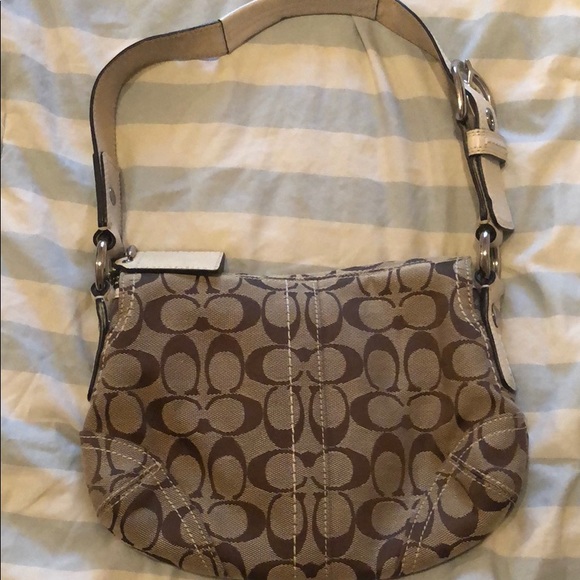Tan coach bag with white clasp - Picture 2 of 2